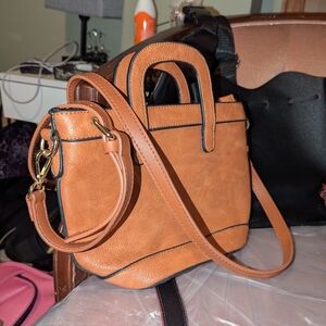 Elegant Tan Leather Handbag